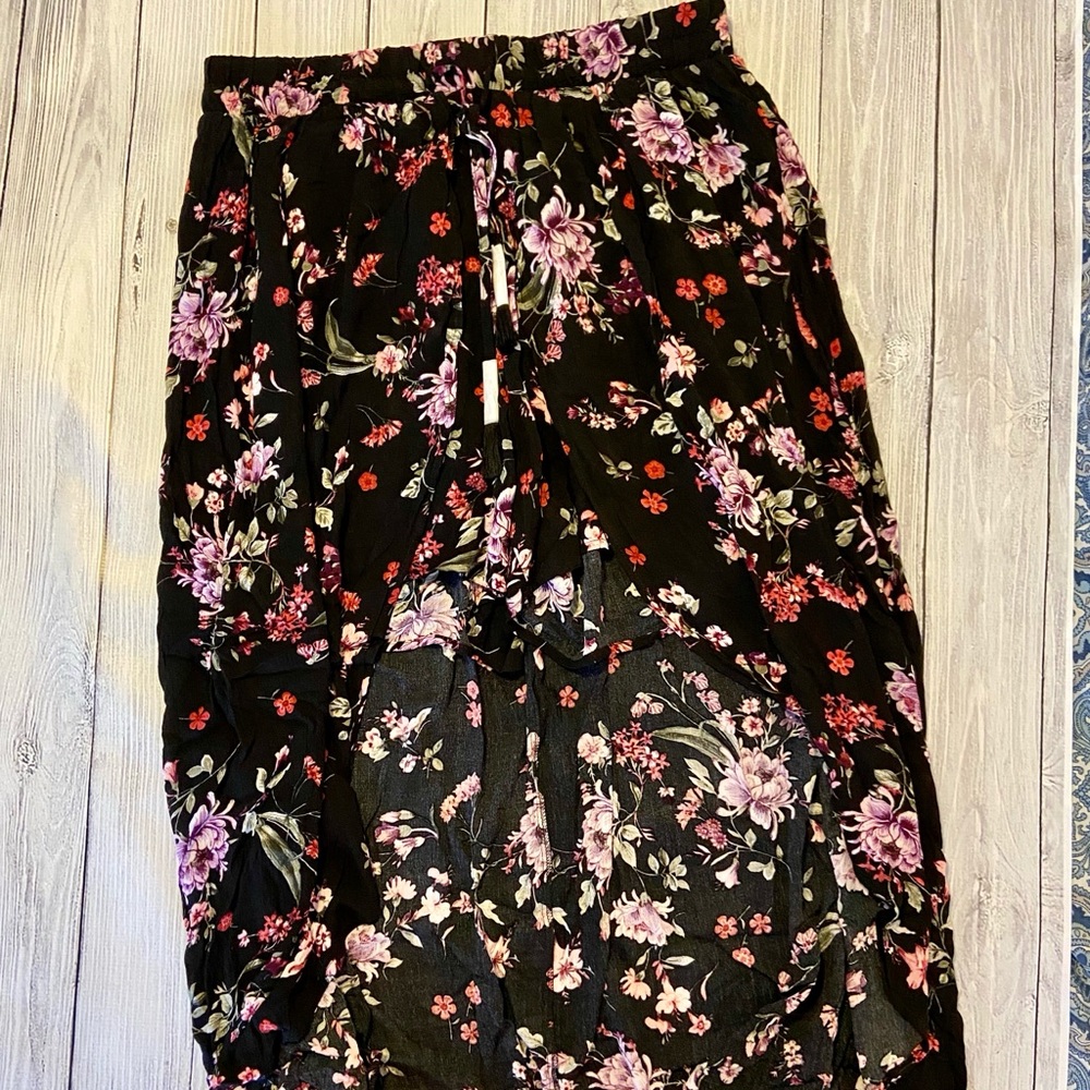 New Torrid Black Floral Hilo shorts maxi Size 1